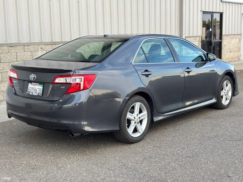 Used 2012 Toyota Camry SE w/ Leather Pkg FWD image 3