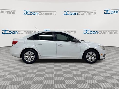 Used 2013 Chevrolet Cruze LS image 9