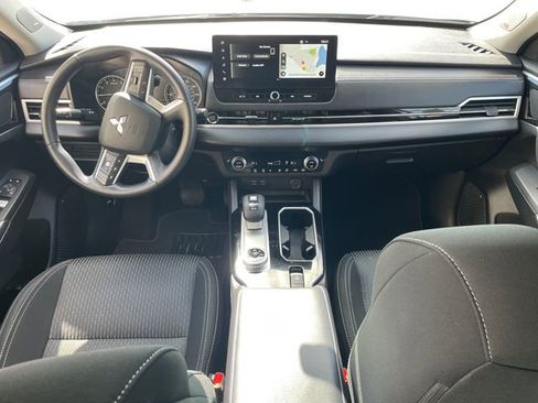 Used 2025 Mitsubishi Outlander ES AWD/4WD image 19
