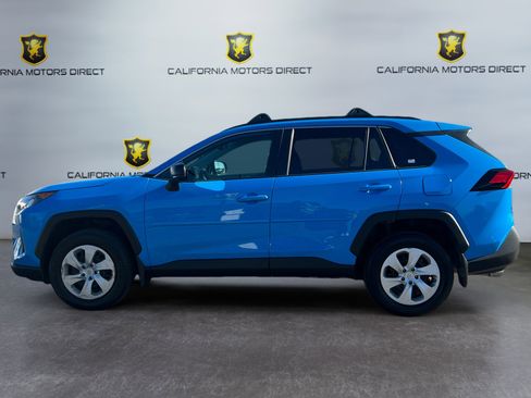 Used 2021 Toyota RAV4 LE image 2