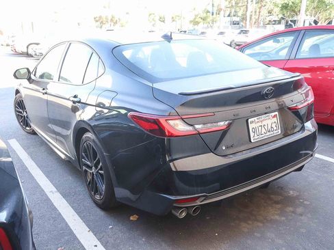 Used 2025 Toyota Camry SE w/ Convenience Package image 10