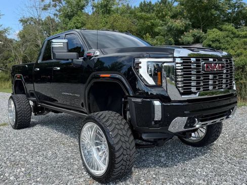 Used 2025 GMC Sierra 2500 Denali w/ Technology Package AWD/4WD image 1