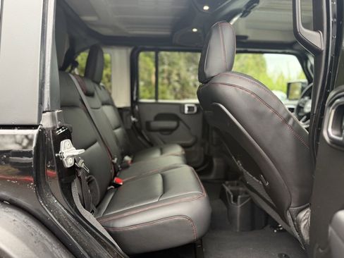 Used 2025 Jeep Wrangler Unlimited Rubicon image 20