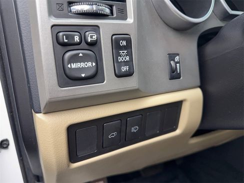 Used 2015 Toyota Sequoia Limited image 59