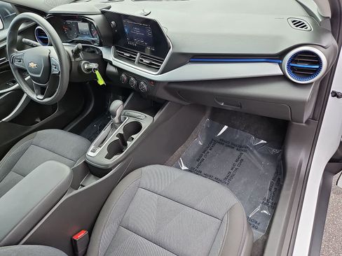 Used 2025 Chevrolet Trax LS FWD image 31