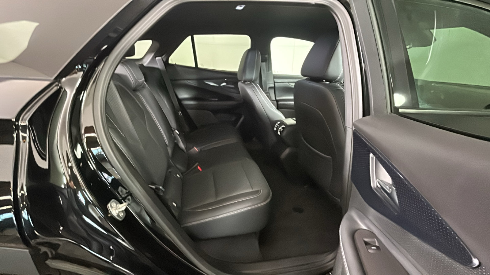 Used 2024 Chevrolet Blazer EV LT AWD/4WD image 35
