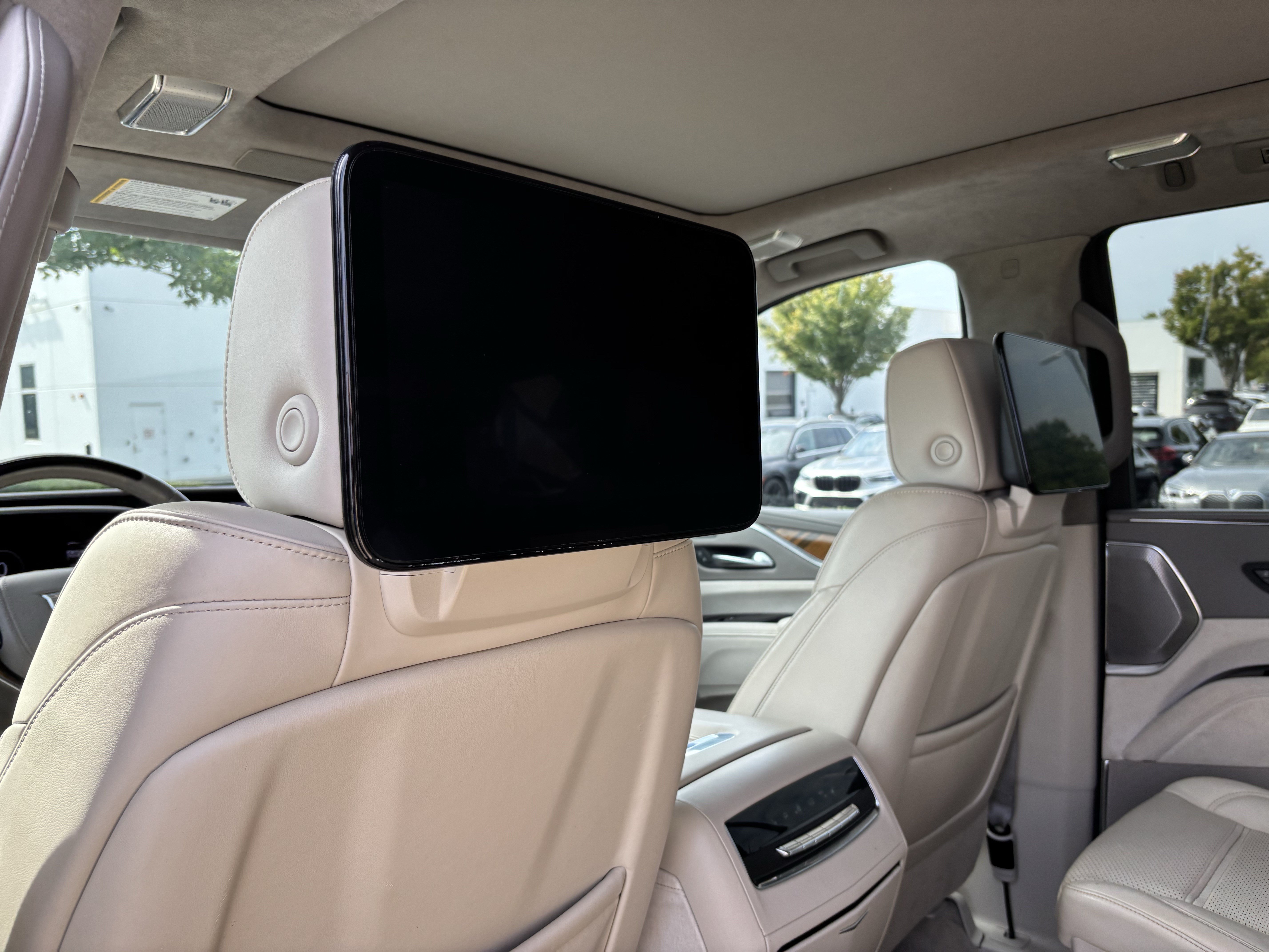 Used 2021 Cadillac Escalade Premium Luxury Platinum RWD image 29