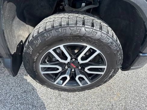 Used 2024 GMC Sierra 1500 AT4 w/ Technology Package AWD/4WD image 9