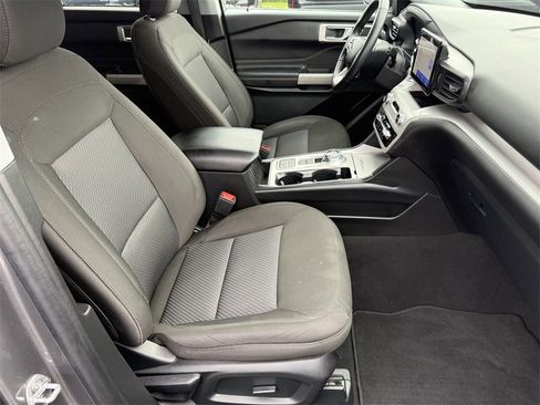 Used 2024 Ford Explorer XLT image 41