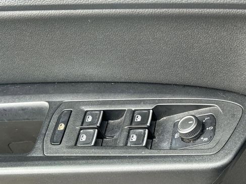 Used 2018 Volkswagen Atlas SE image 33