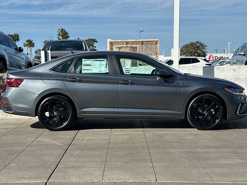 New 2026 Volkswagen Jetta SE FWD image 4