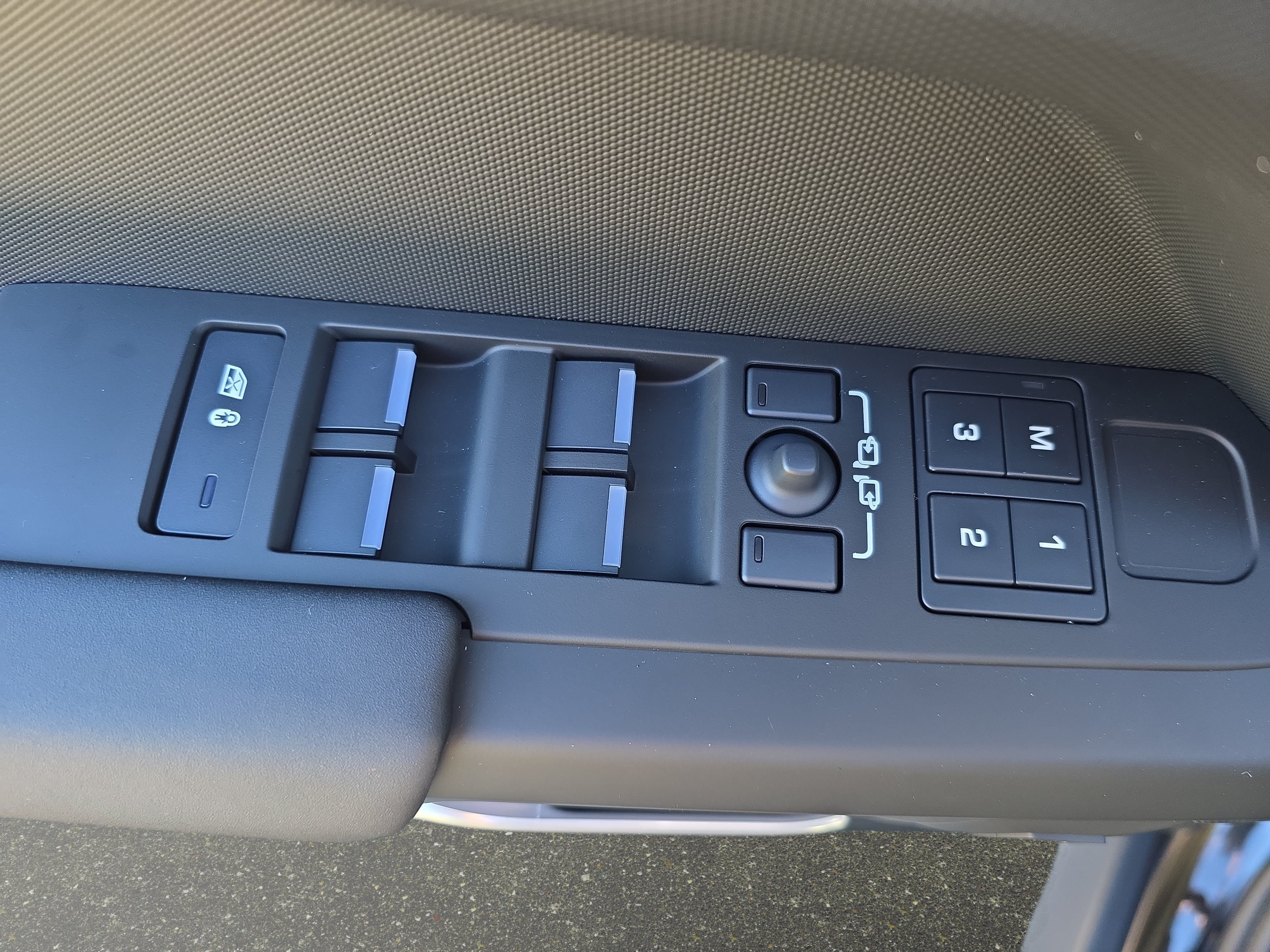 New 2026 Land Rover Defender 110 X-Dynamic SE AWD/4WD image 27