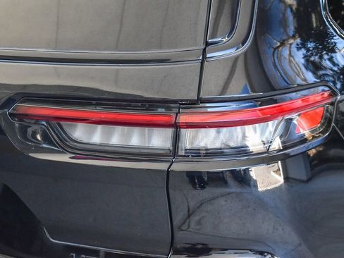 Used 2023 Jeep Grand Cherokee L Limited w/ Luxury Tech Group II image 7