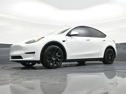 Used 2024 Tesla Model Y Long Range image 24