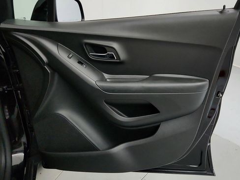 Used 2022 Chevrolet Trax LT w/ Midnight Edition AWD/4WD image 28