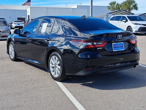 Used 2021 Toyota Camry LE image 4