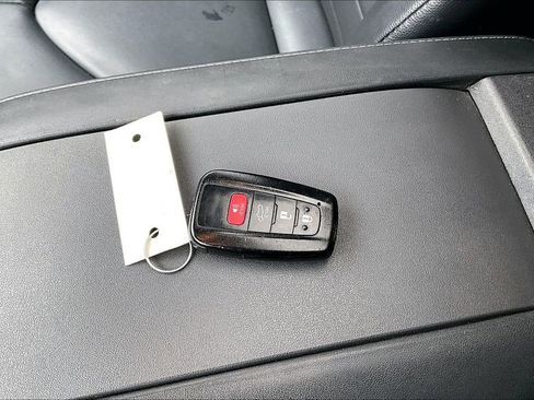 Used 2022 Toyota Highlander XLE image 36