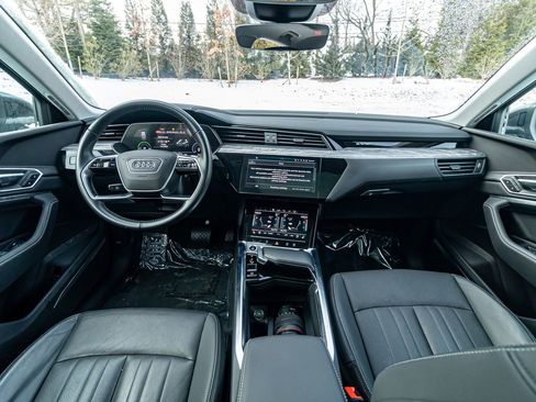 Used 2021 Audi e-tron Premium Plus w/ Premium Plus Package image 17