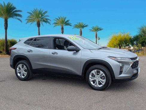 Used 2024 Chevrolet Trax LS w/ Driver Confidence Package image 7