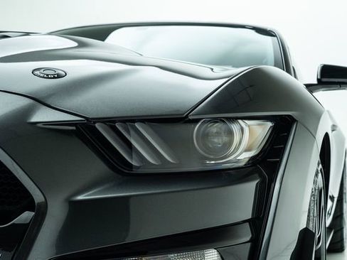 Used 2020 Ford Mustang Shelby GT500 w/ Technology Package image 11