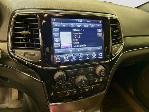 Used 2019 Jeep Grand Cherokee Limited image 26