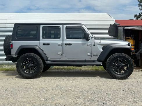 Used 2019 Jeep Wrangler Unlimited Sport S AWD/4WD image 3