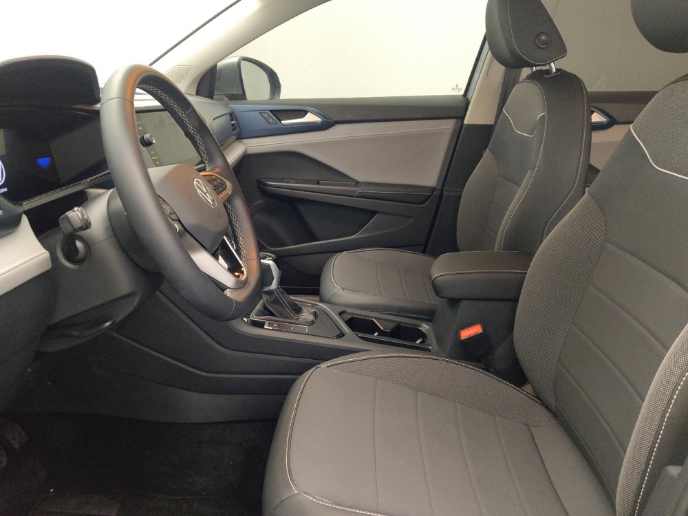 Used 2024 Volkswagen Taos SE FWD image 17