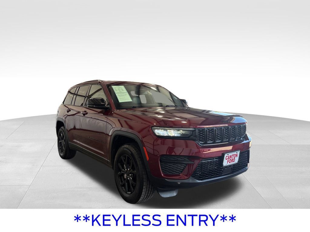 Used 2024 Jeep Grand Cherokee Altitude RWD image 10