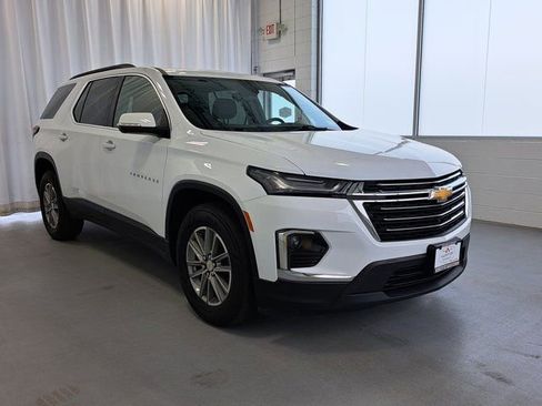 Used 2023 Chevrolet Traverse LT w/ Rear Camera Mirror Package AWD/4WD image 4