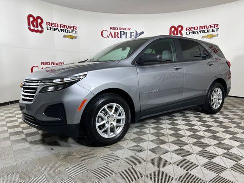 Used 2024 Chevrolet Equinox LS w/ LS Convenience Package image 3