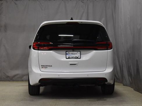 New 2026 Chrysler Pacifica Select image 8