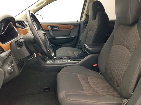 Used 2017 Chevrolet Traverse LT w/ Style and Technology Package FWD image 17