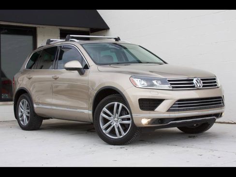 Used 2016 Volkswagen Touareg TDI image 1