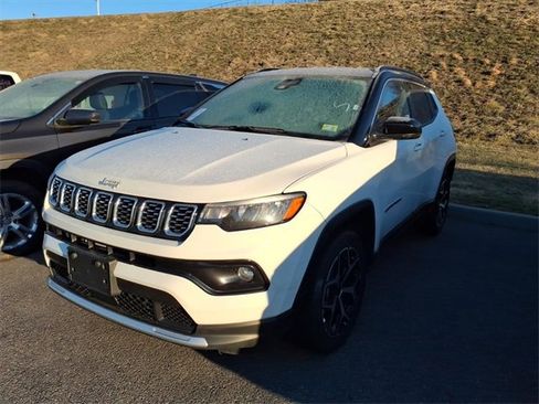 Used 2025 Jeep Compass Limited image 12