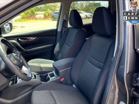 Used 2017 Nissan Rogue SV w/ SV Premium Package image 25