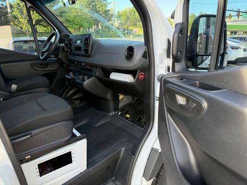 Used 2021 Mercedes-Benz Sprinter 2500 image 21