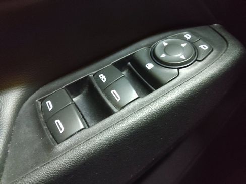 Used 2020 Chevrolet Equinox LT image 27