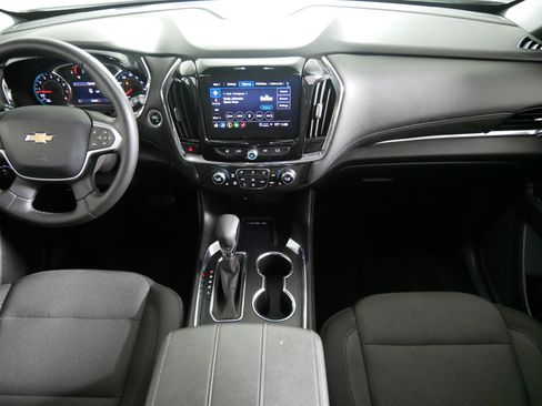 Used 2023 Chevrolet Traverse LT w/ Rear Camera Mirror Package AWD/4WD image 10