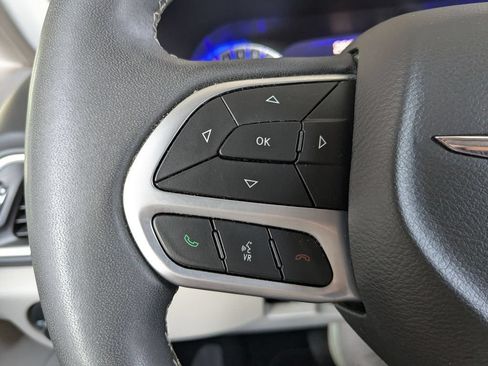 Used 2024 Chrysler Pacifica Touring-L FWD image 20