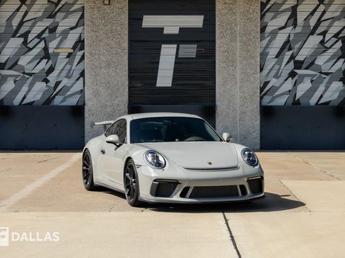 Used 2018 Porsche 911 GT3 RWD image 1