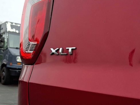 Certified 2019 Ford Explorer XLT w/ Equipment Group 202A image 33