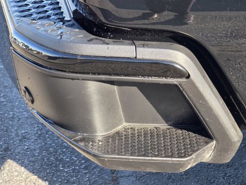 Used 2024 Chevrolet Colorado Z71 w/ Z71 Convenience Package 2 image 11