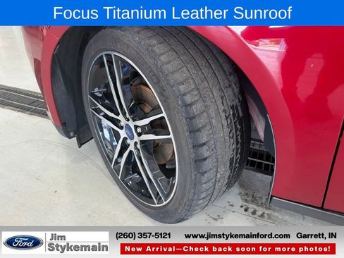 Used 2017 Ford Focus Titanium w/ Titanium Technology Package FWD image 2