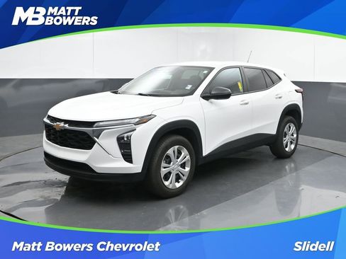 Used 2025 Chevrolet Trax LS image 1