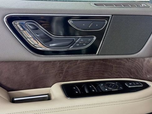 Used 2022 Lincoln Navigator Reserve AWD/4WD image 21