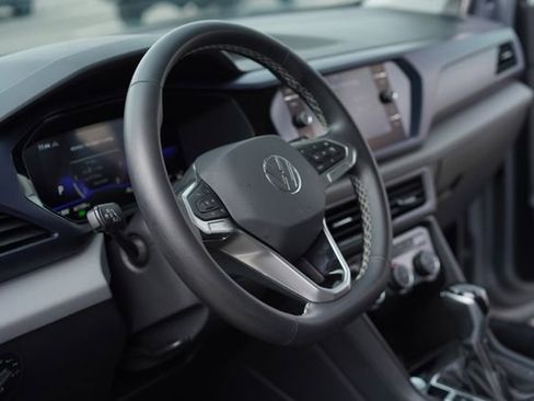 Used 2023 Volkswagen Taos SE w/ Panoramic Sunroof Package image 27