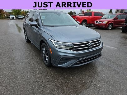 Used 2022 Volkswagen Tiguan SE w/ Panoramic Sunroof Package
