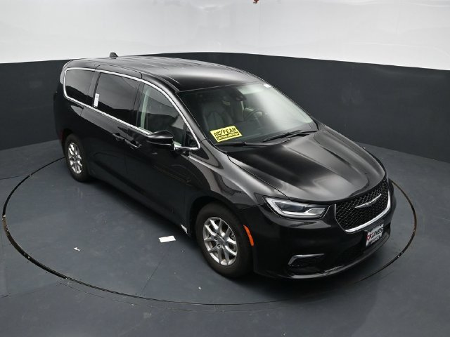 Used 2024 Chrysler Pacifica Touring-L FWD image 34