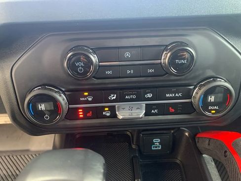 Certified 2025 Ford Bronco Heritage Edition AWD/4WD image 28