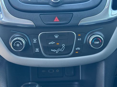 Used 2019 Chevrolet Equinox LS FWD image 25